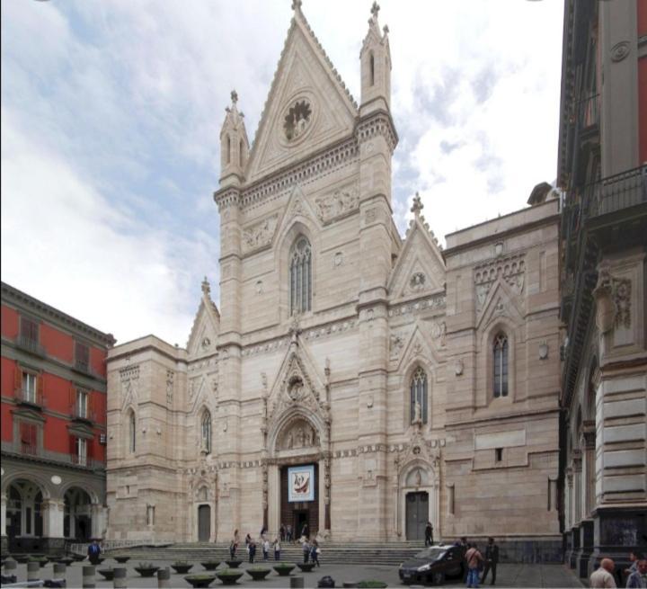 Milionaria * Naples