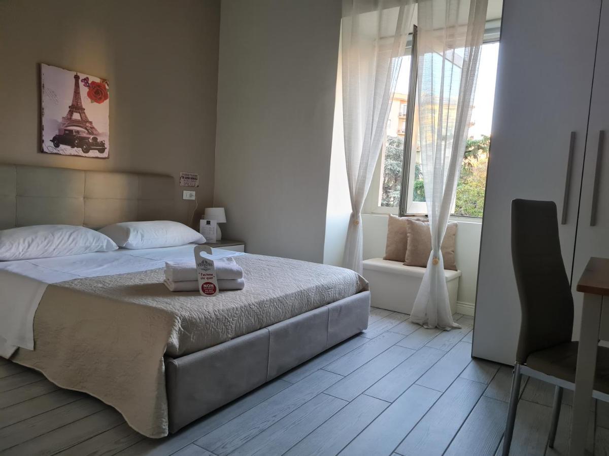 Esposito Plaza- & Naples