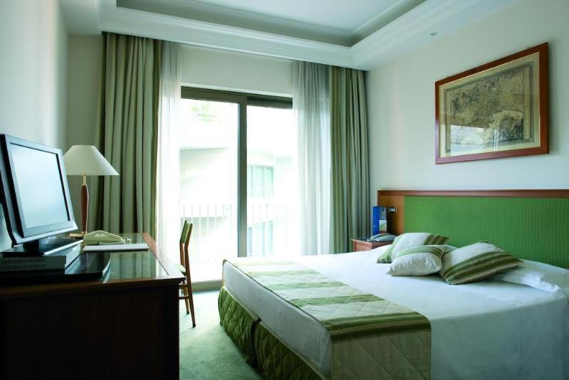 Royal Continental Hotel 4*
