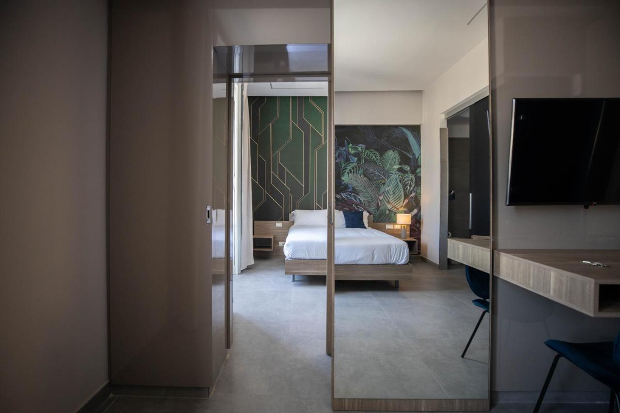 L'elegant Boutique Naples