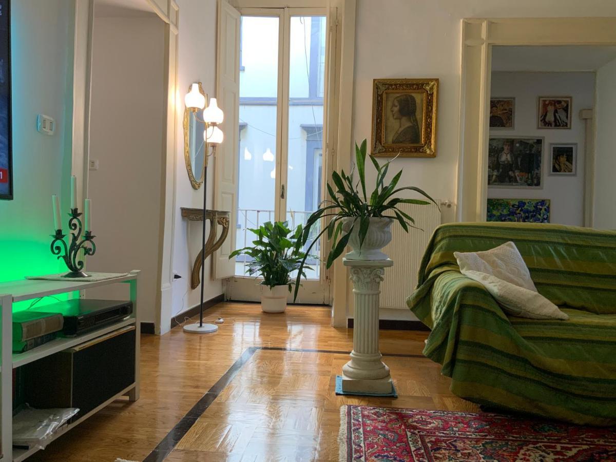 Interno 12 *