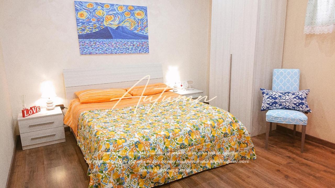 Sky-terrace In Central Station, 3 Bedrooms Apartment Naples