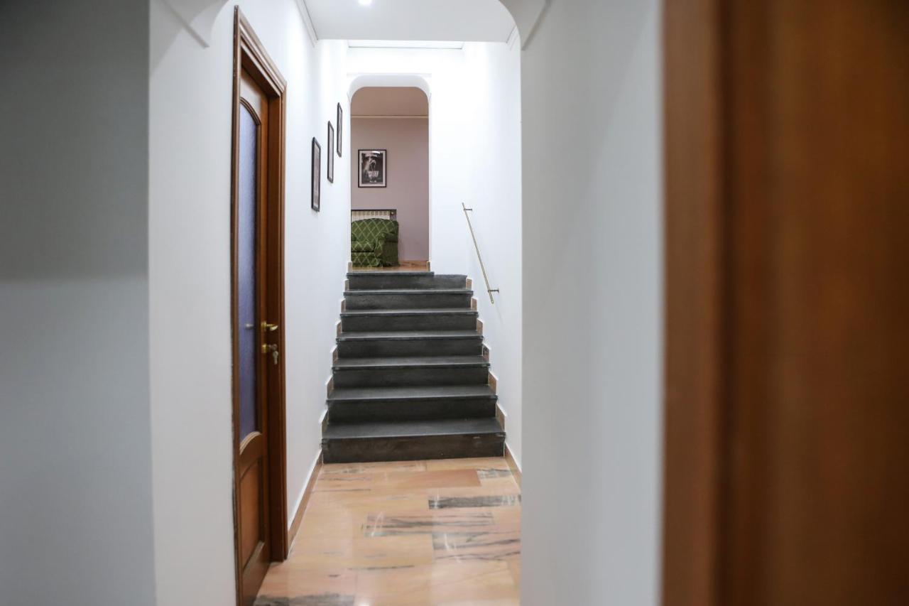 Apartment Modern At Piazza Del Gesu' By Wonderful Italy