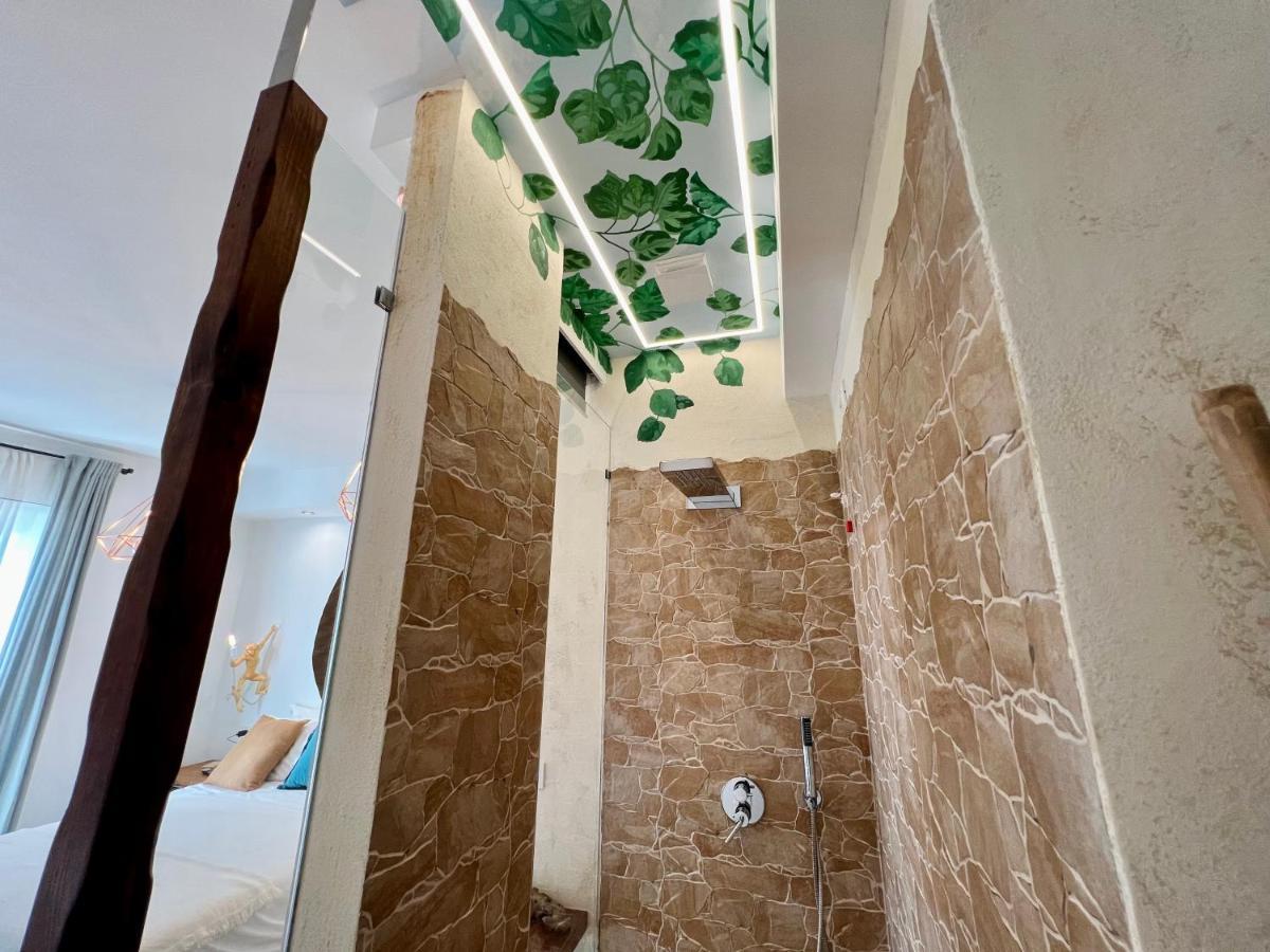 Urban Jungle Bed & Breakfast Naples