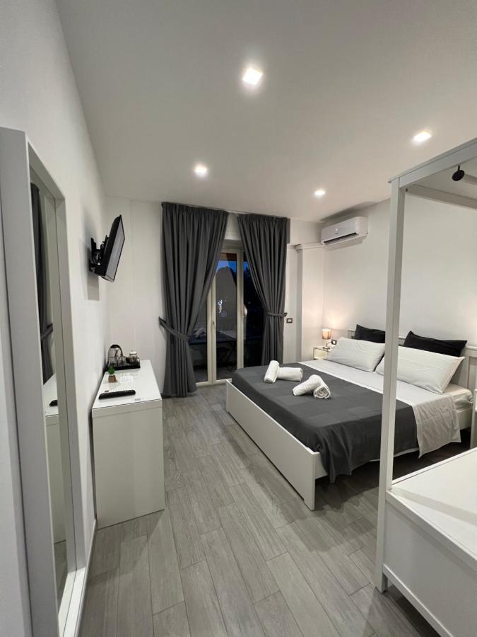 Regina 2* Naples