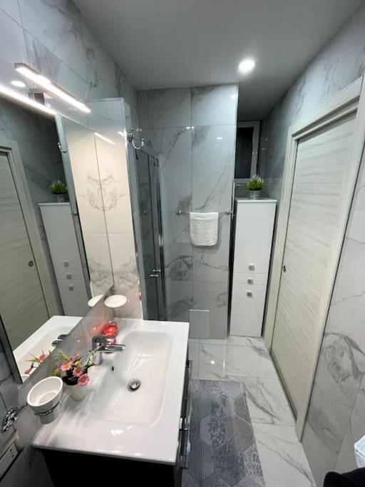 White House Spacca Apartment Naples
