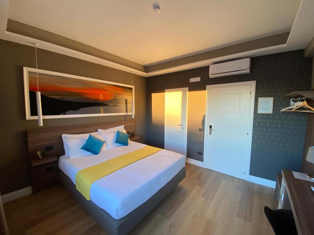 7th Floor 3*