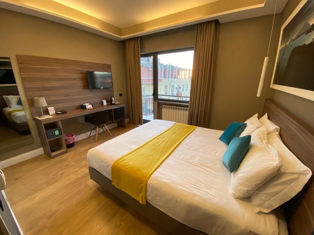 7th Floor 3*