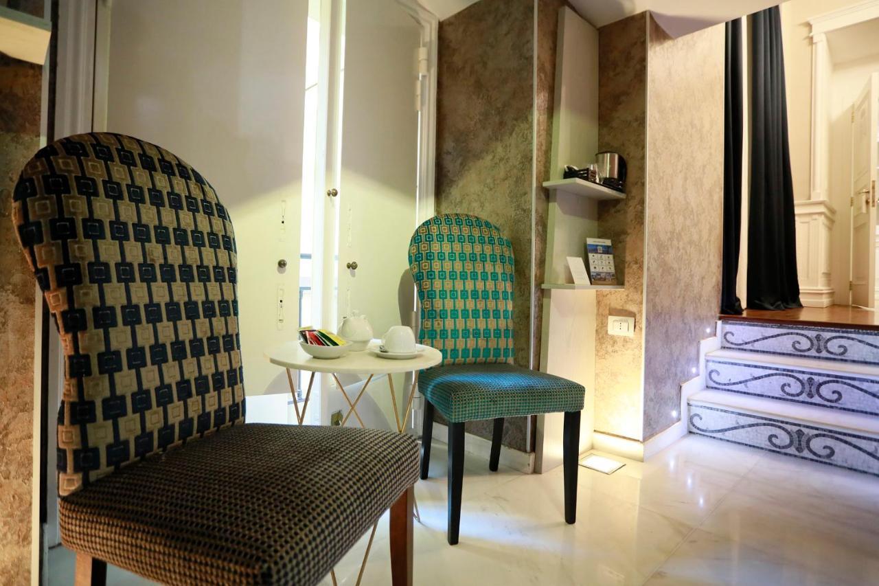 Guest house Leone D'autore - Chiaia Naples