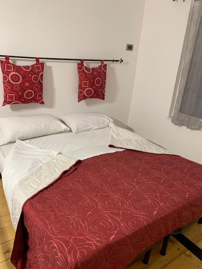 Royal Red Bed & Breakfast *
