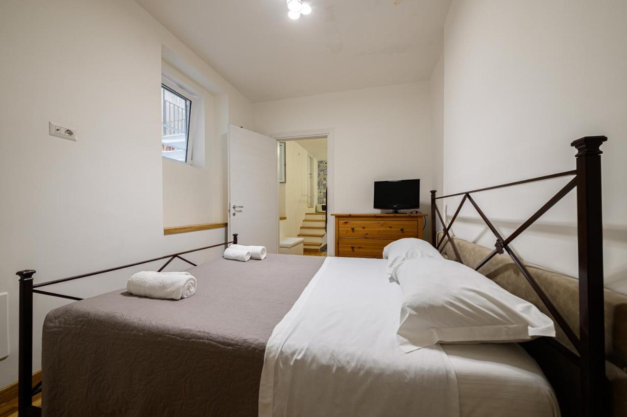 Apartment Piazza Portanova Naples