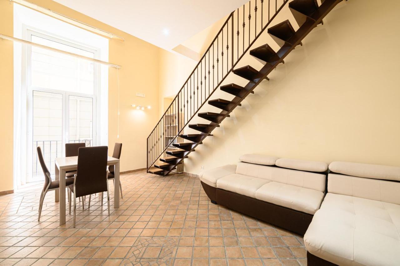 Piazza Portanova Apartment *