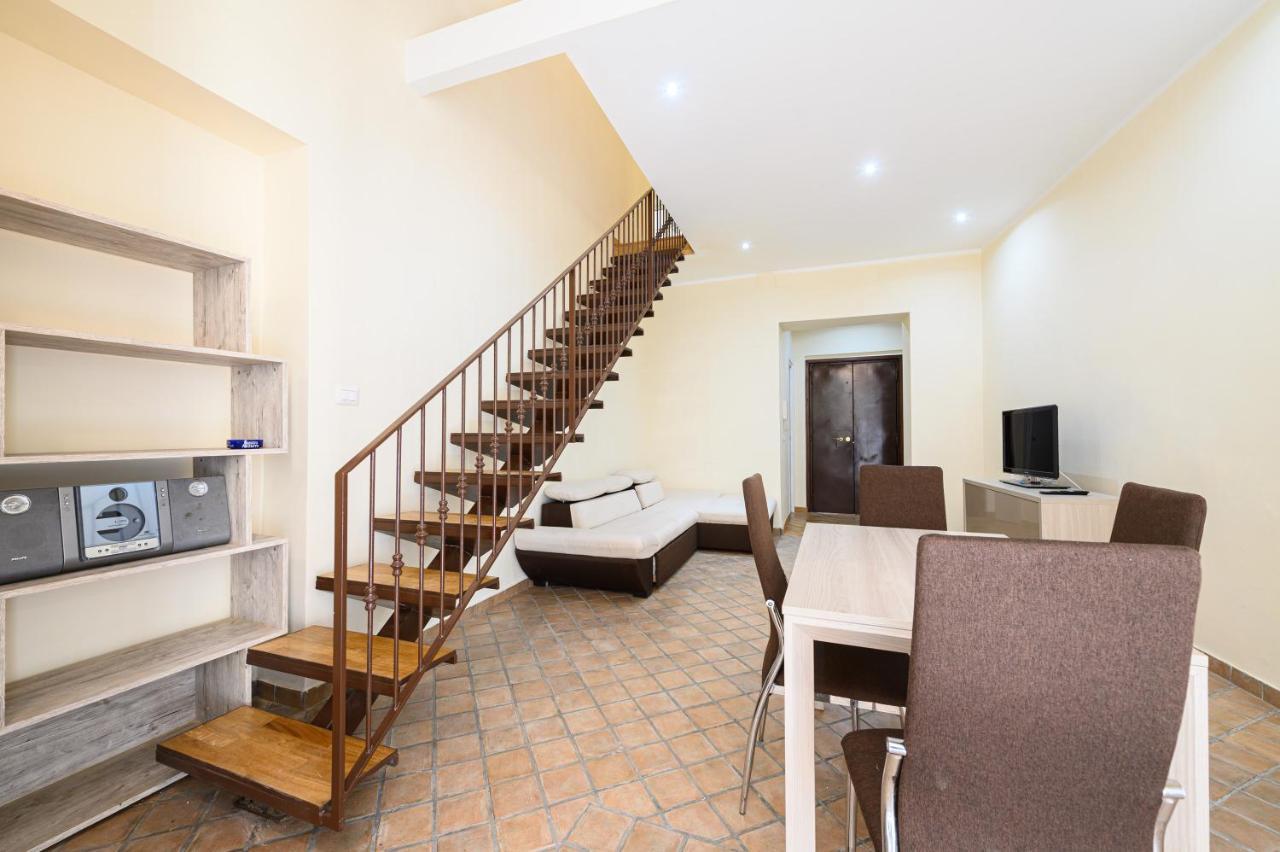 Piazza Portanova Apartment *