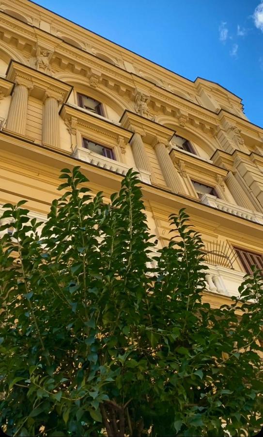 Quatrum - Naples