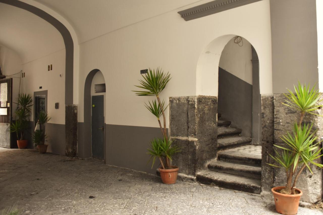 Varriale House Parking Free Small Car