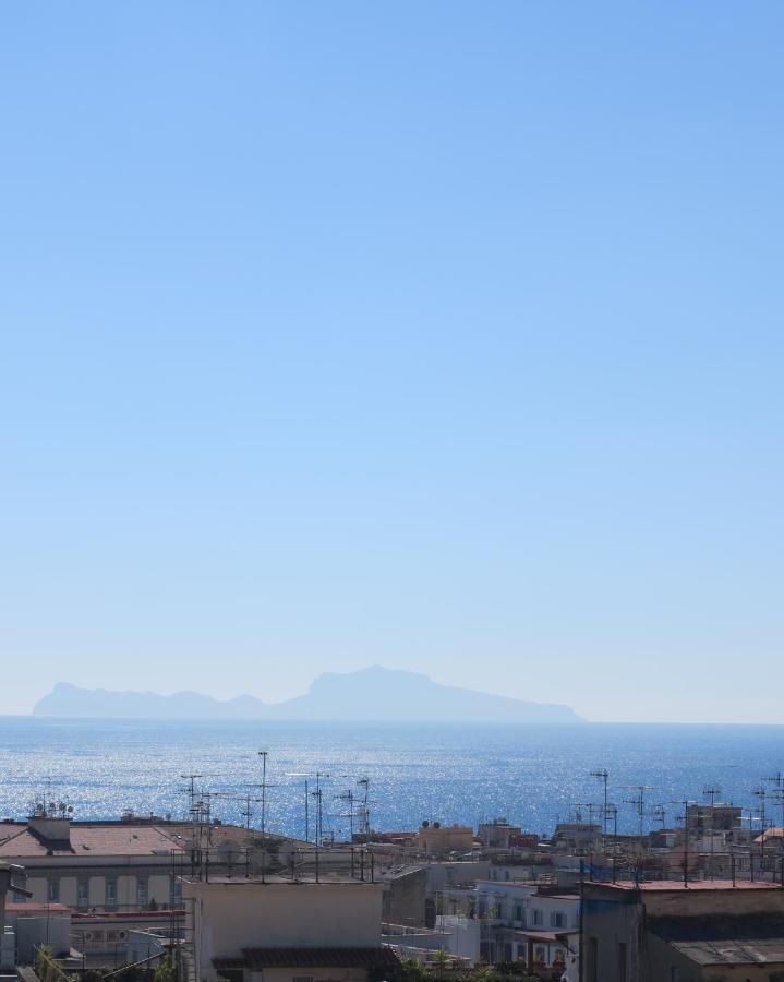 Apartment Bonbonniere In Chiaia District *