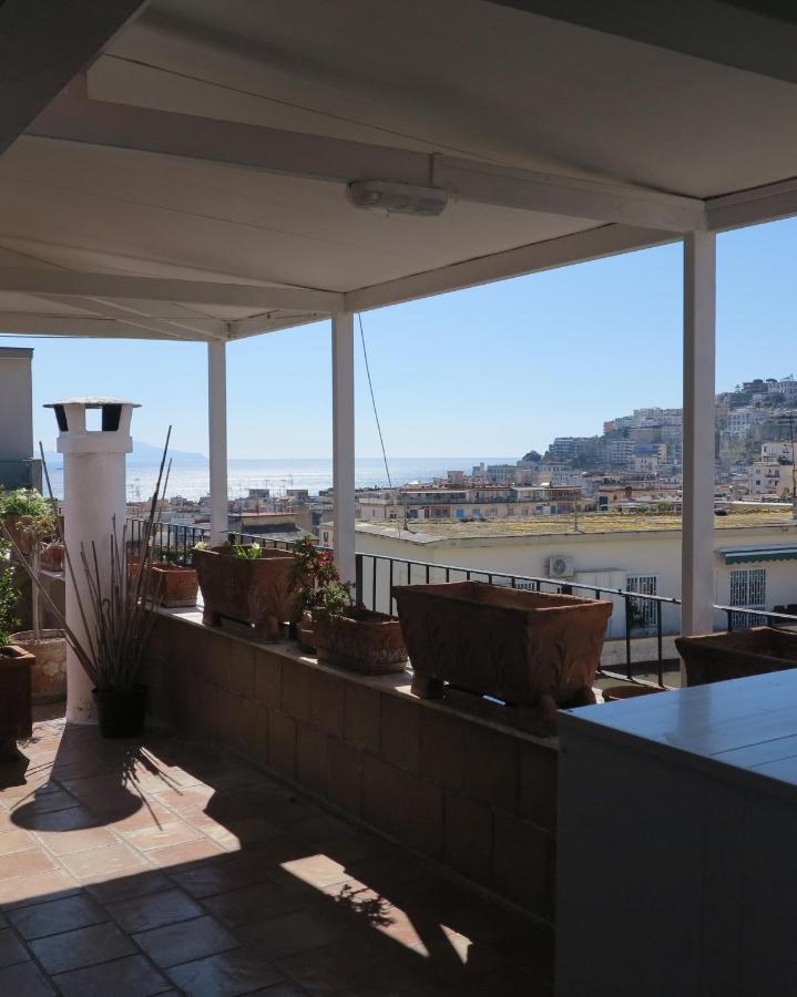 Apartment Bonbonniere In Chiaia District