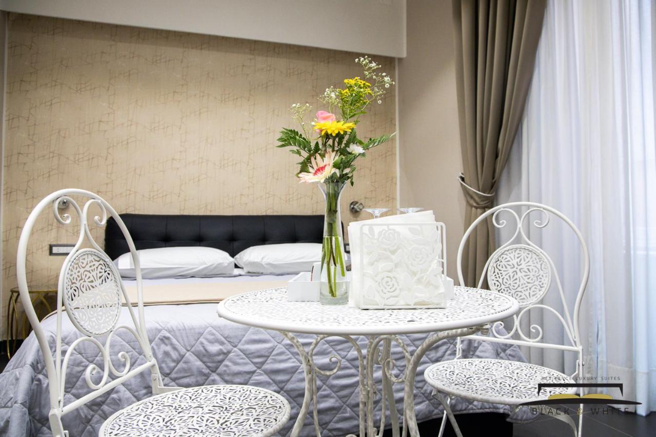 Guest house Black & White