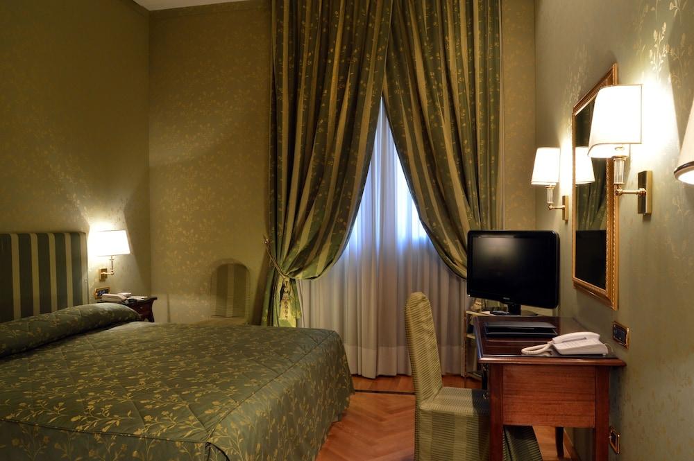 Hotel Grand Vesuvio 5*