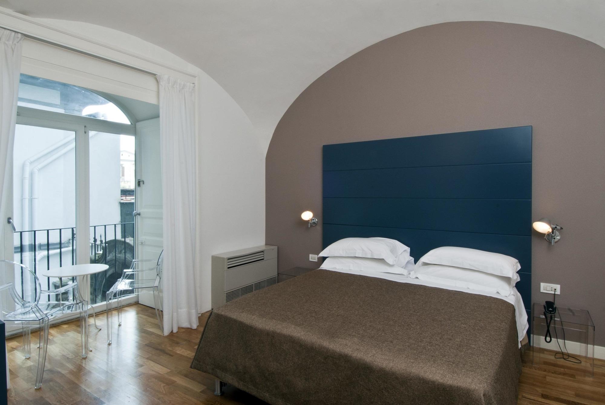 Hotel Piazza Bellini & 3*