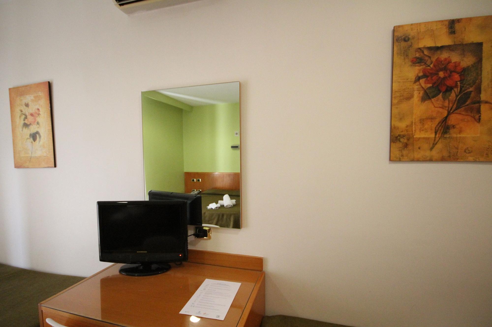 Hotel Zara 2*
