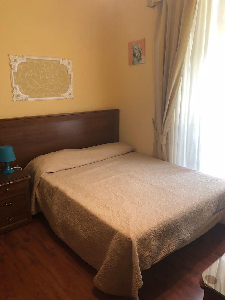 Hotel Iris Hotel