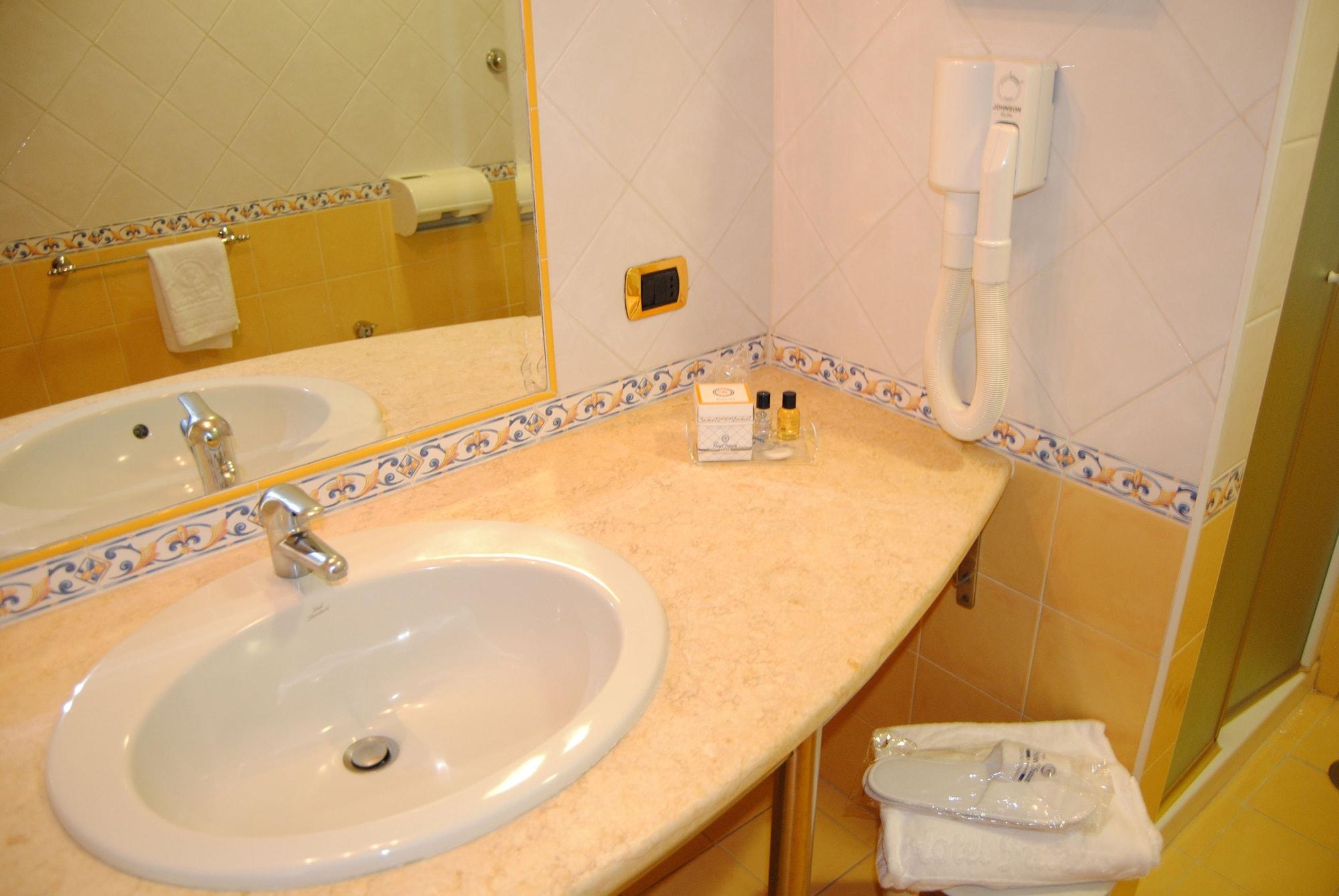 Hotel Futura Centro Congressi Naples