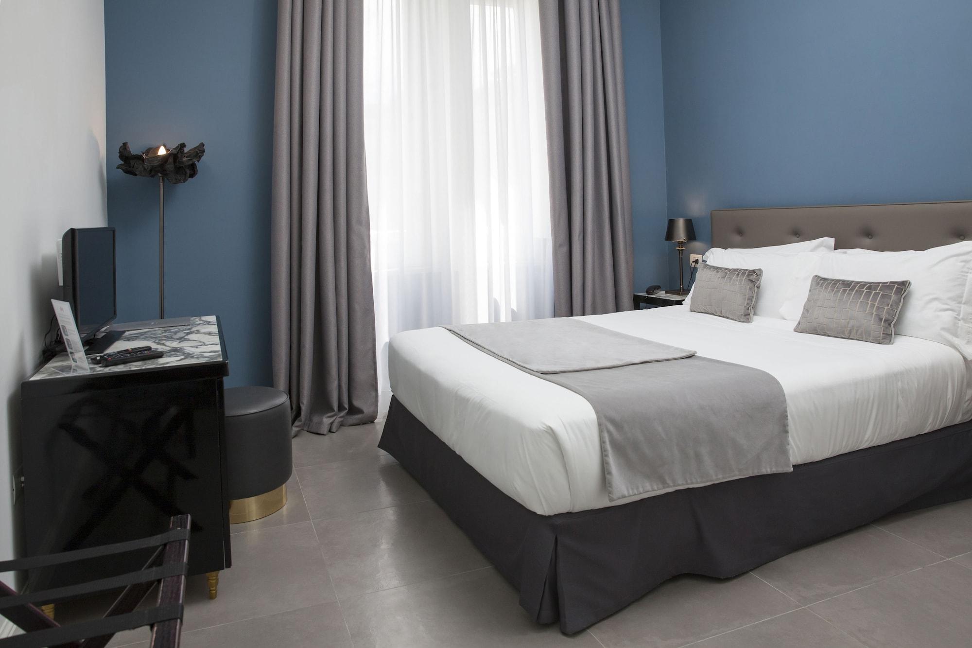 Boutique Metro 900 4* Naples
