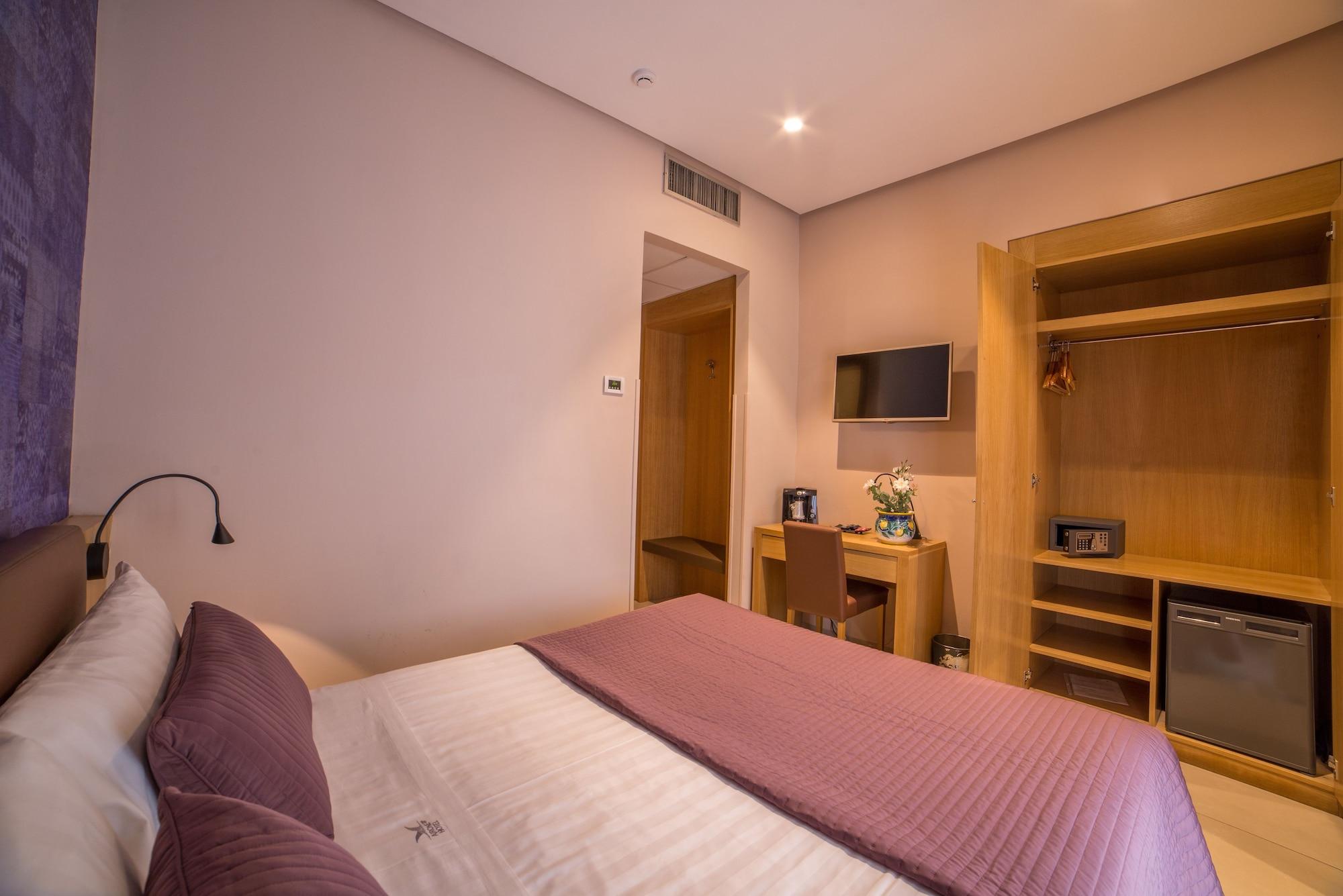 Airone 3* Naples