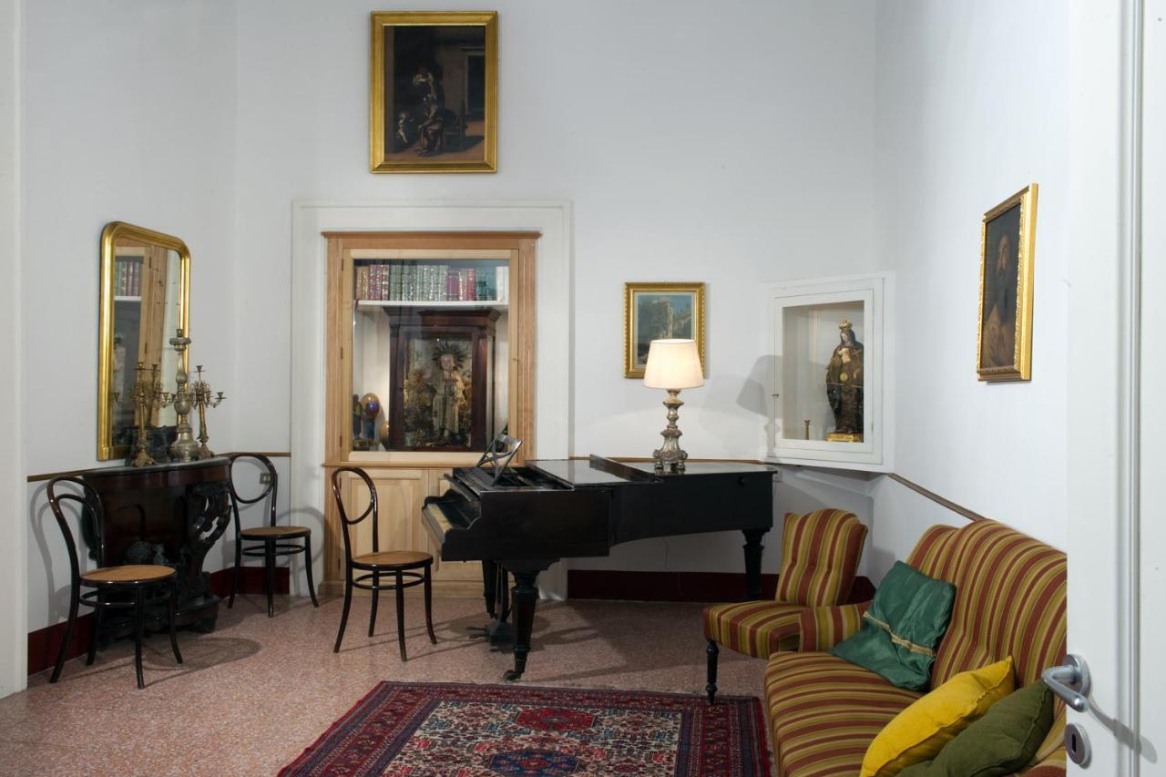 Apartment Domus Decumana Naples