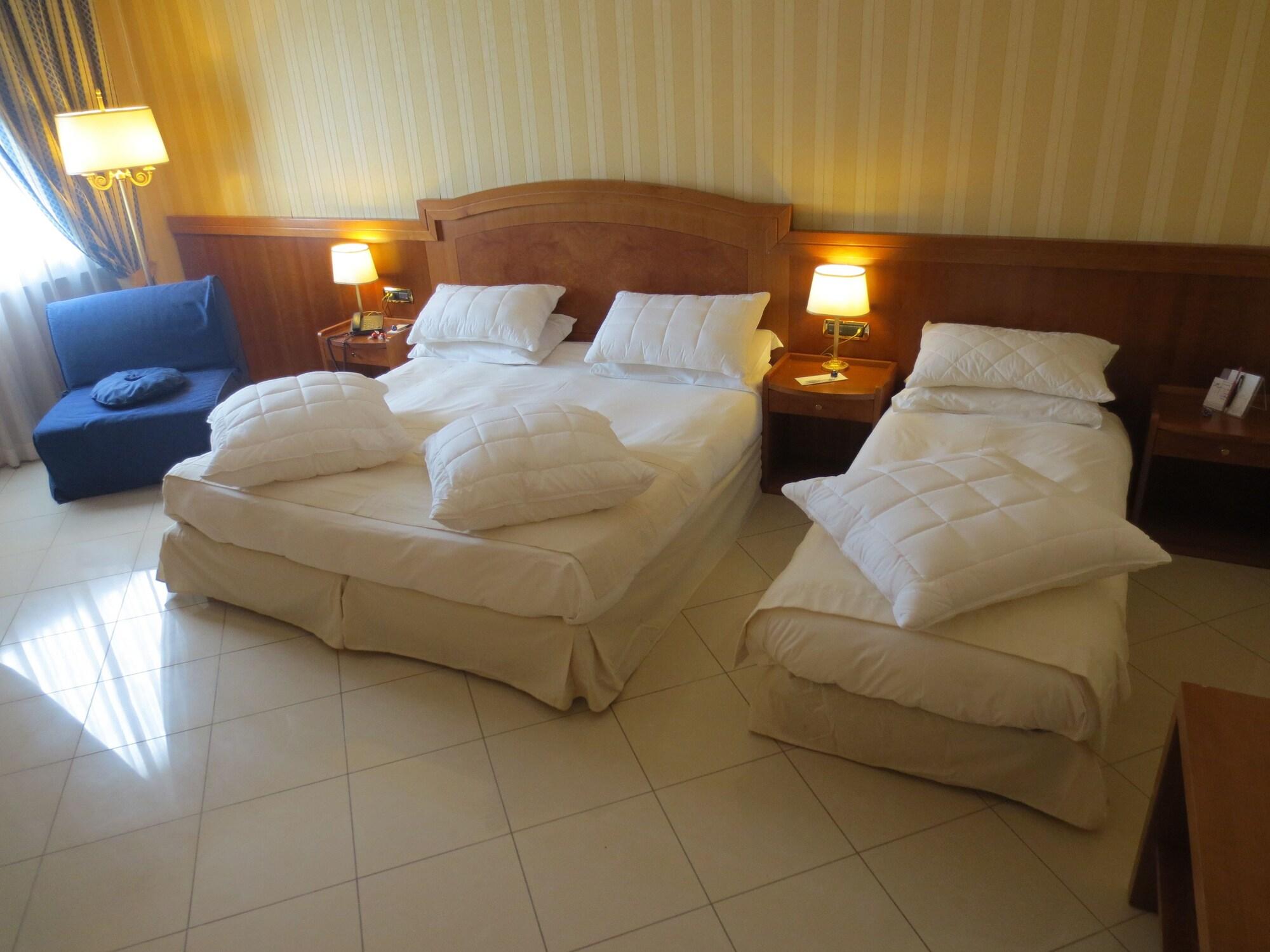 Joyfull 3* Naples