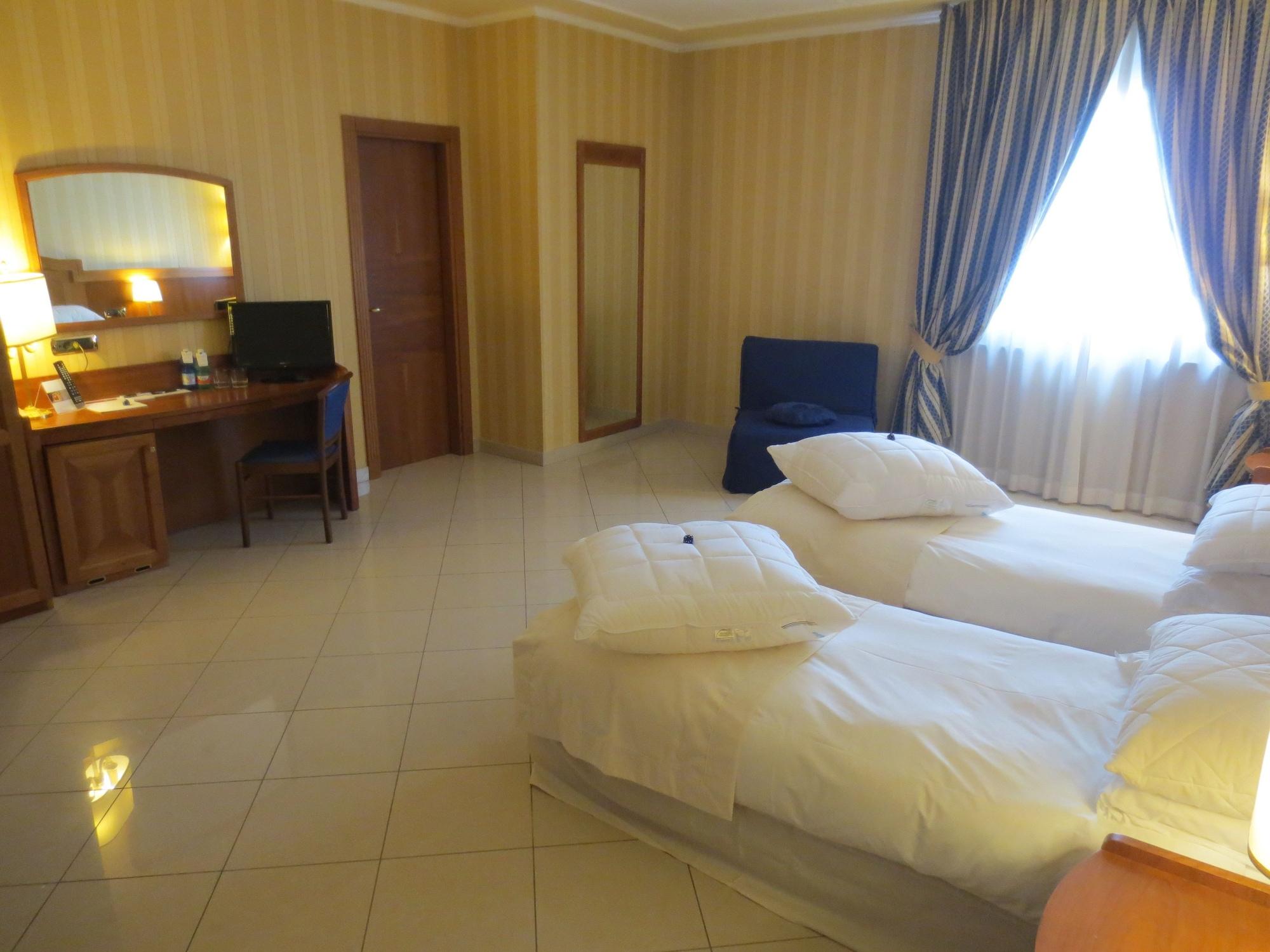 Joyfull 3* Naples