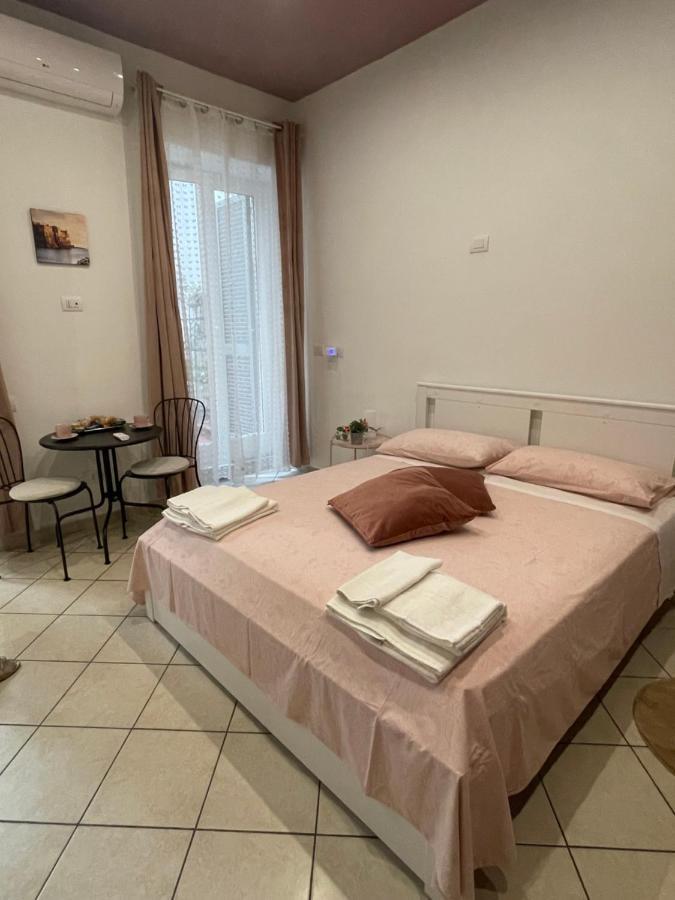 Napule E ... Naples