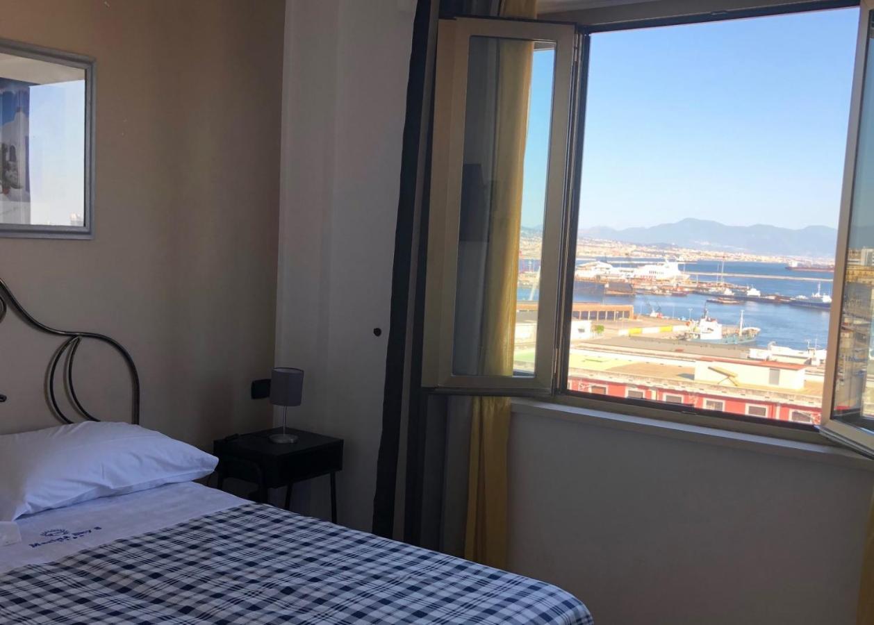 Marina Sky 8 * Naples