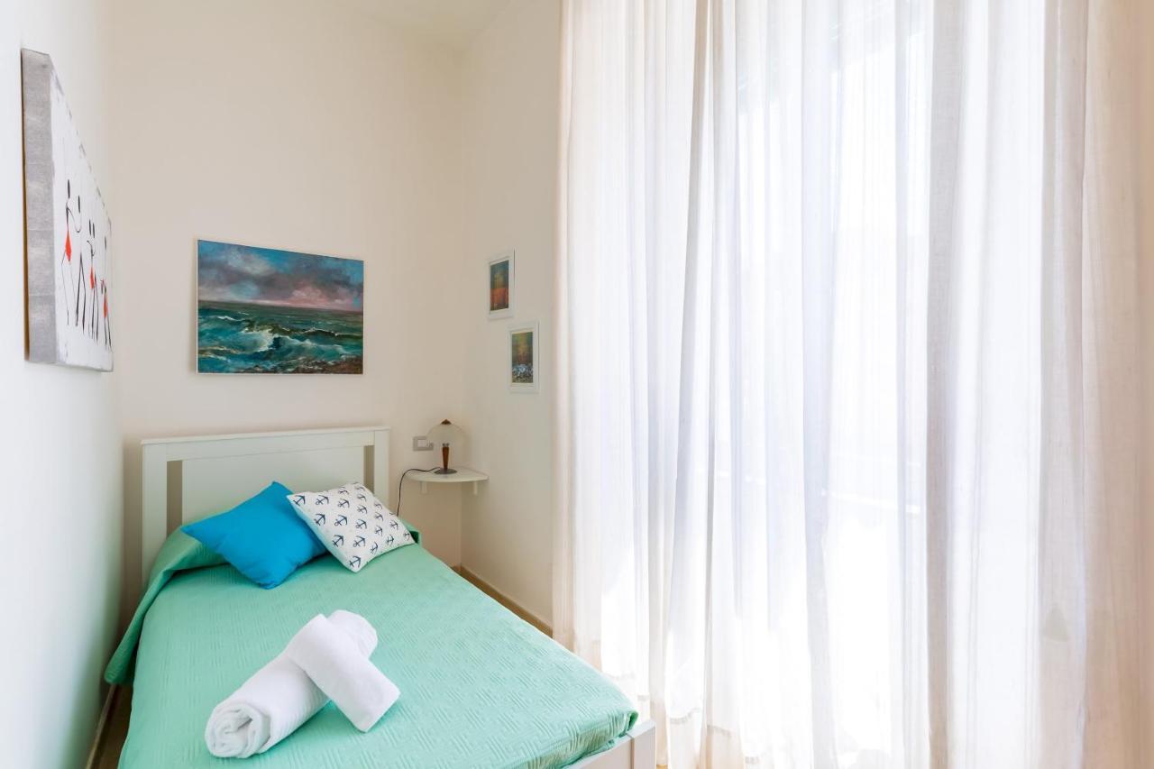 Apartment Rione Emanuele Iii - 4 Bedroom Naples