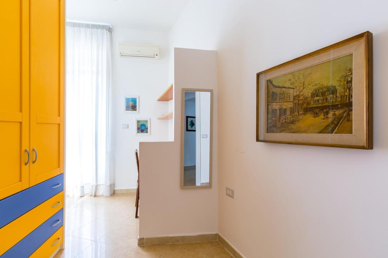 Apartment Rione Emanuele Iii - 4 Bedroom Naples