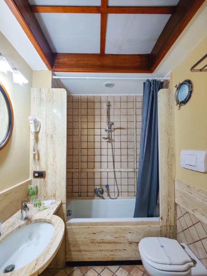Hotel Ares Naples