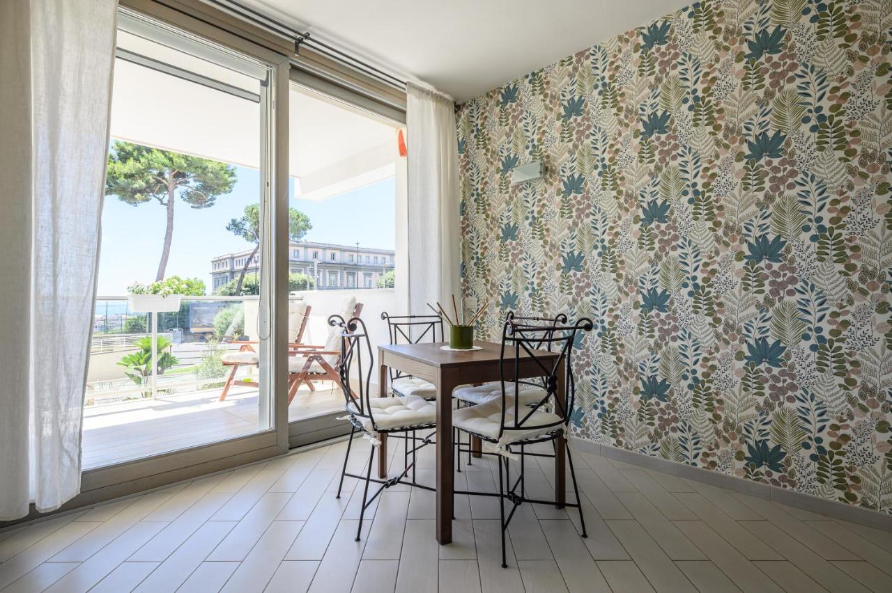 Viale Dei Colli Aminei 10 Apartment *
