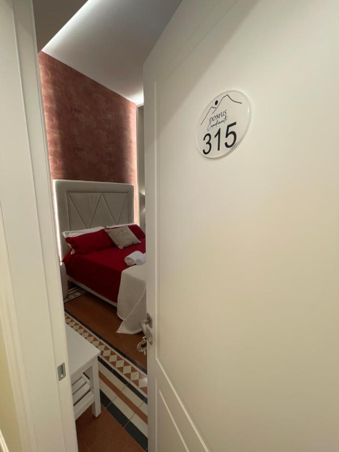 Domus Capodimonte Guest house *