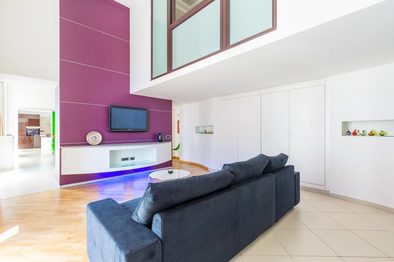 Design & Duplex At National Museum Apartment