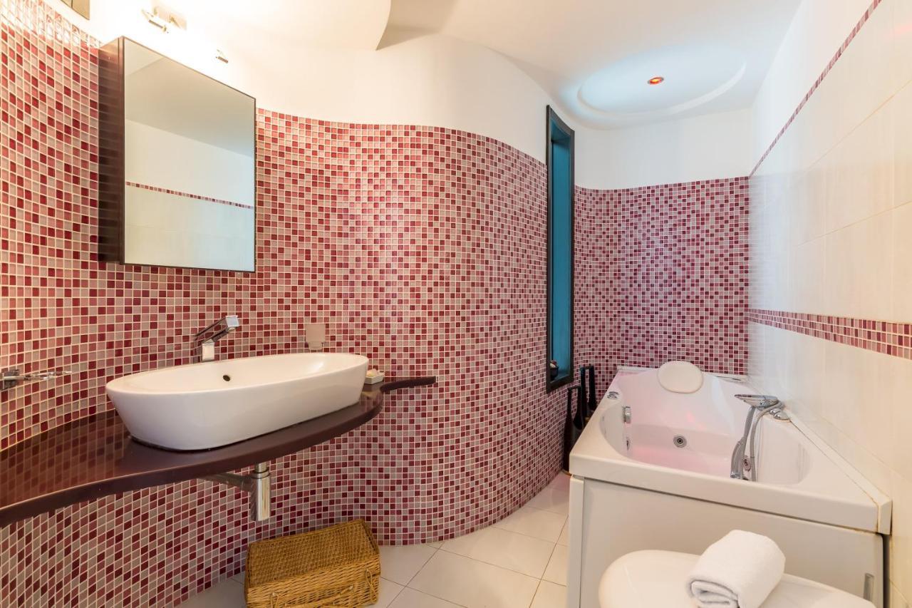 Design & Duplex At National Museum Apartment