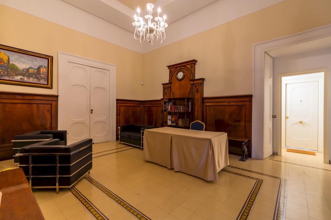 Design & Duplex At National Museum Apartment *