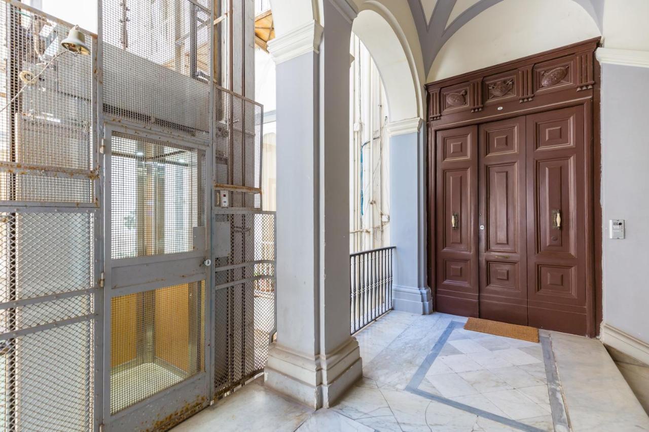 Design & Duplex At National Museum Apartment
