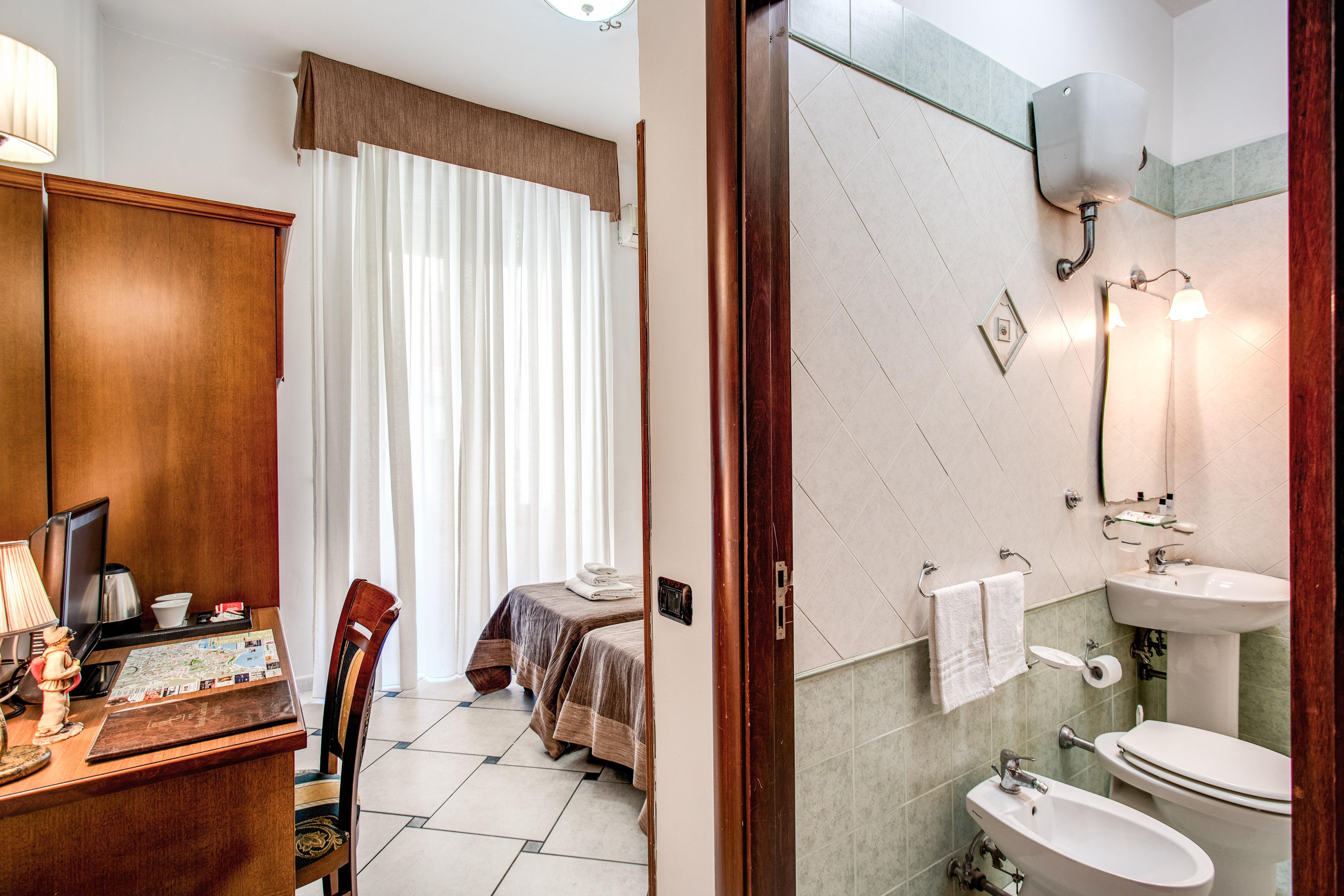 Garibaldi 3* Naples