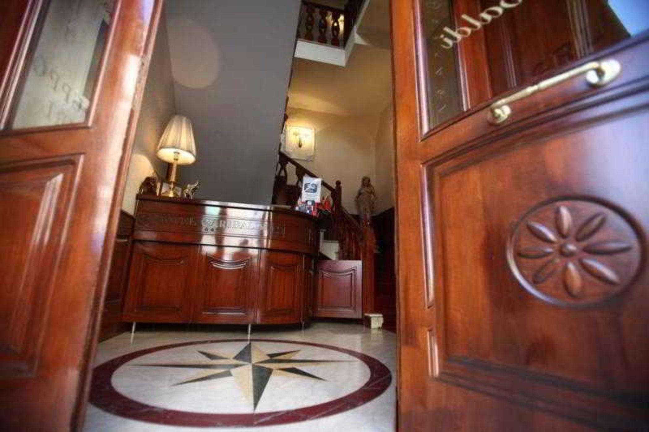 Garibaldi Hotel 3*