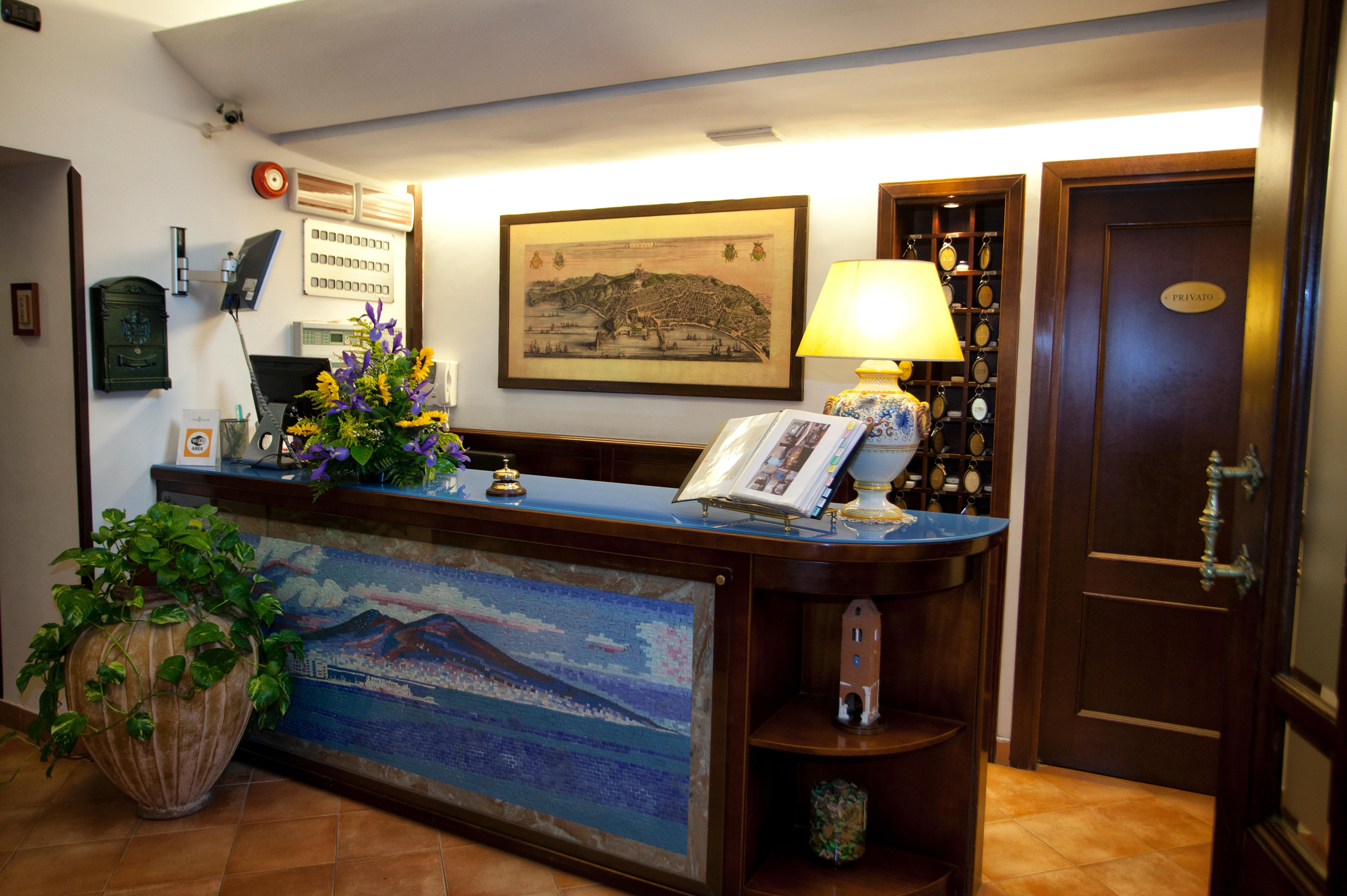 Hotel Neapolis 3*