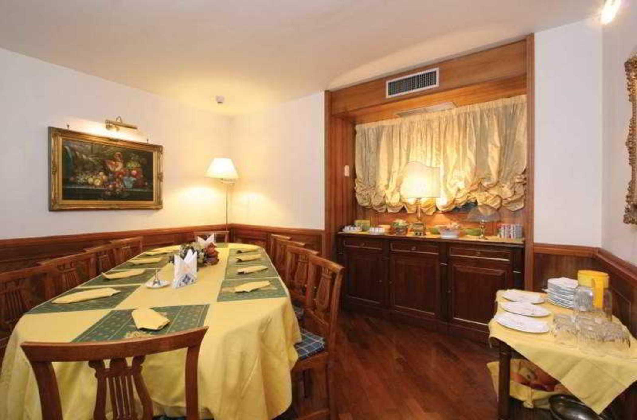 Ares Hotel Naples