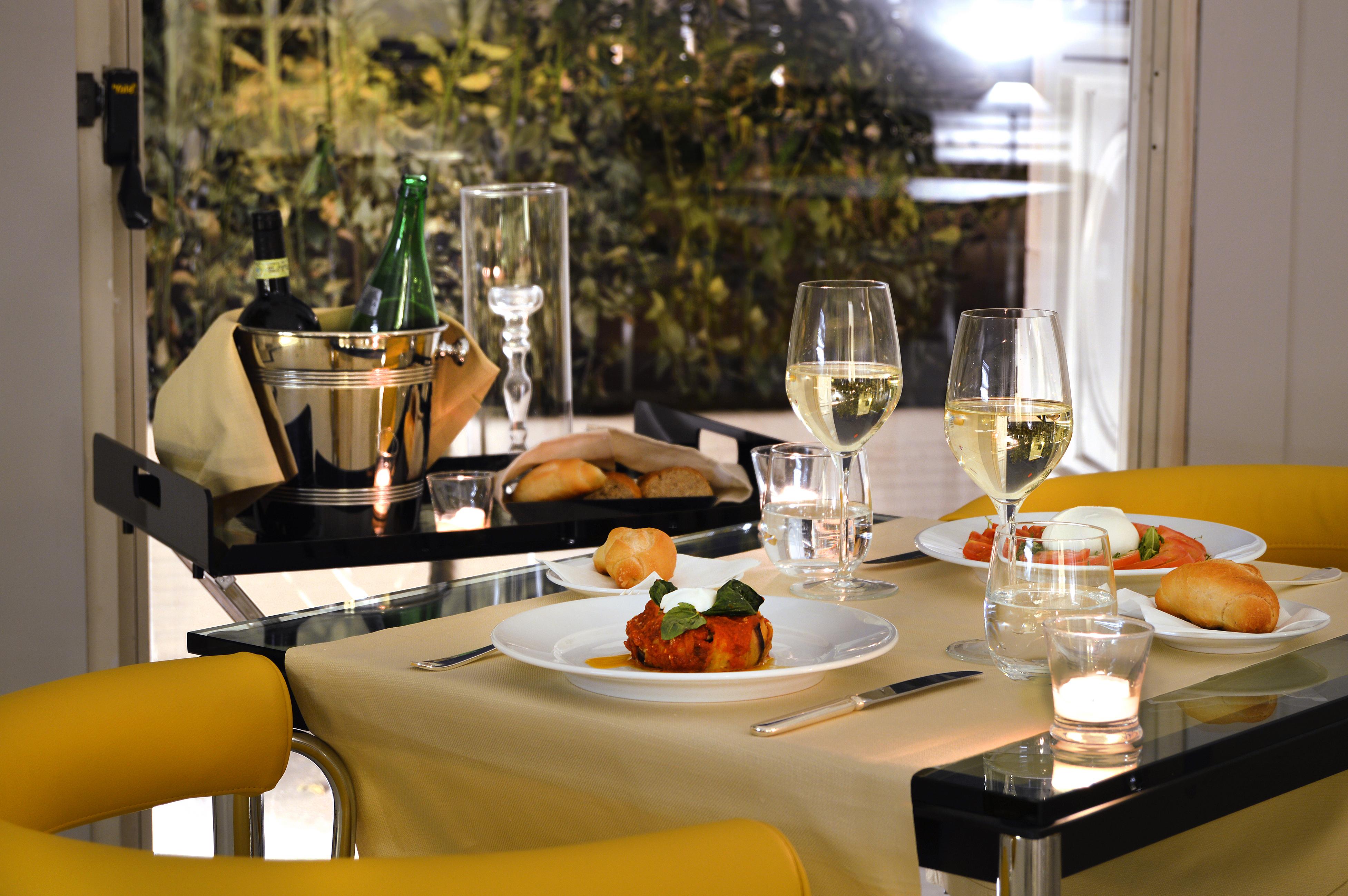 Palazzo Esedra 4* Naples