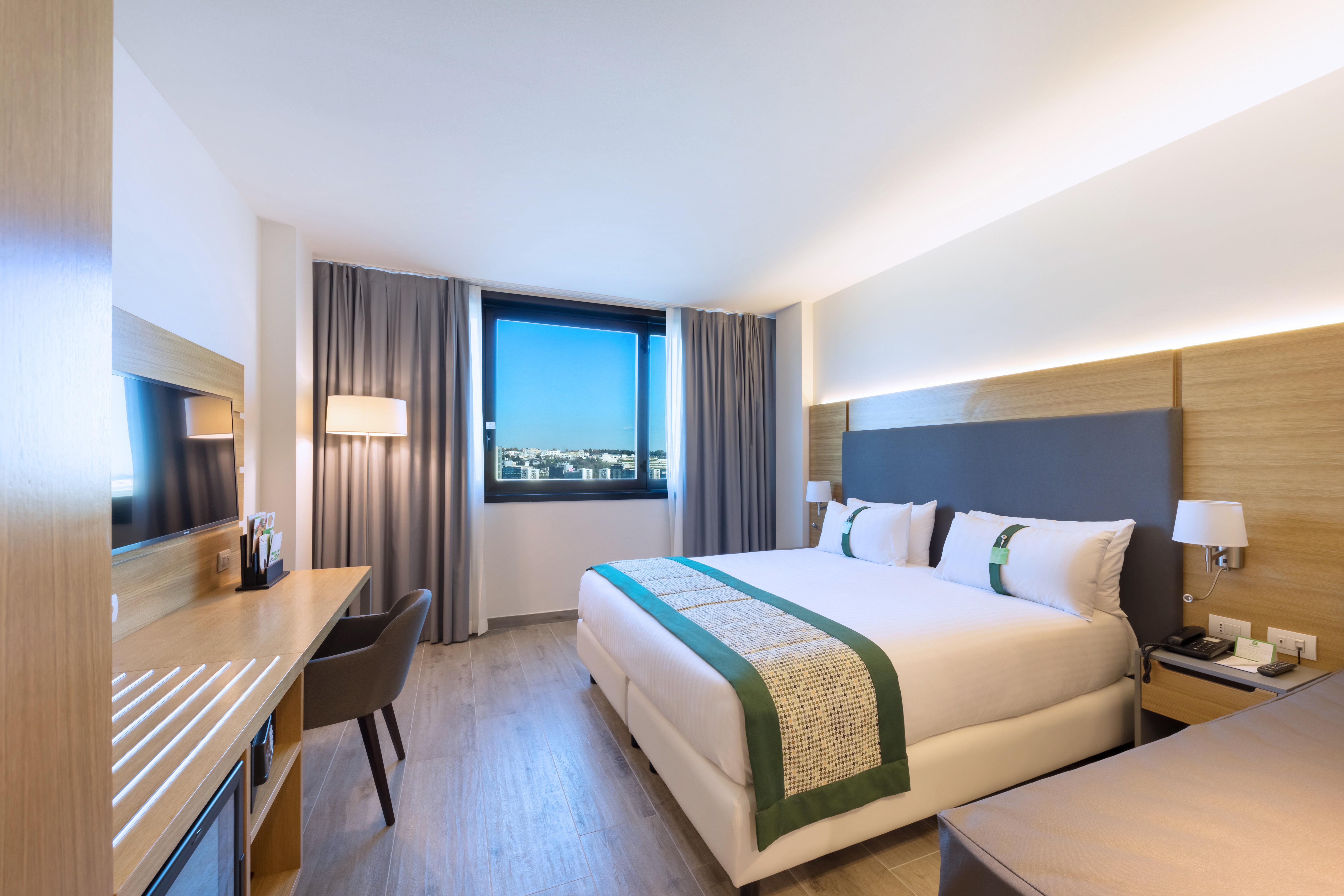 Hotel By Ihg 4*