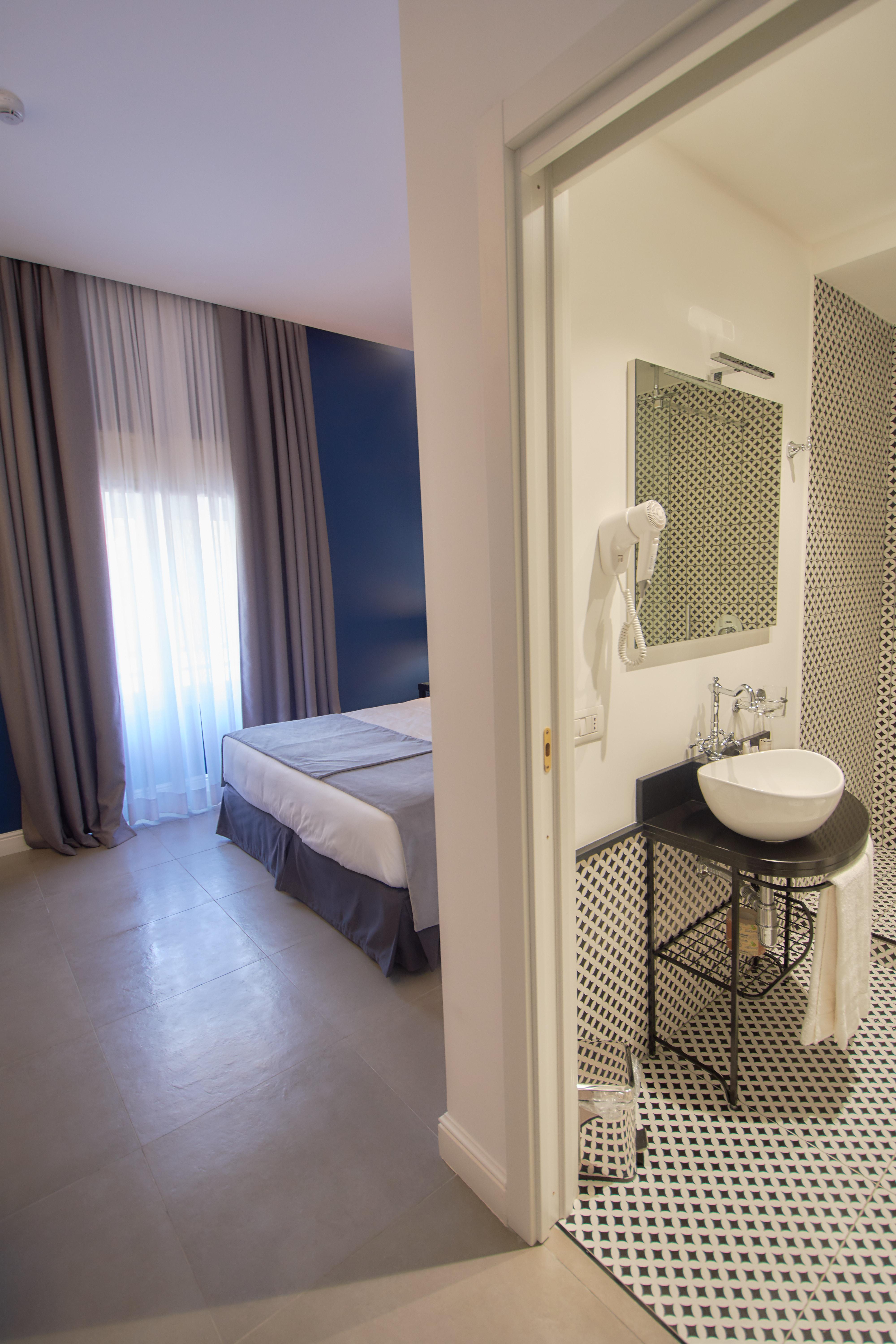 Boutique Metro 900 4* Naples